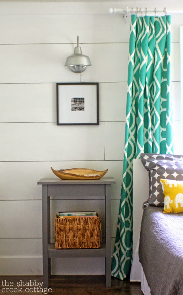 The Shabby Creek Cottage - Planked Wall
