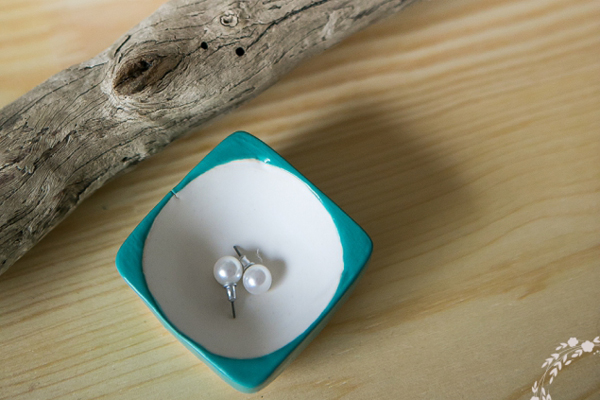 Exploring the art of jewelry making. Join our free community of artists and makers as we explore a different creative project, every month!