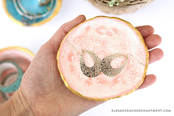 A recap of the Elegance and Enchantment Creative Challenge - 12 Months of projects to help you get in touch with your artistic side! Projects include crocheting, knitting, watercolor, paper flowers, floral arrangement, calligraphy, oil painting, pottery and sculpture, photography, mixed media, jewelry making and dessert decorating. 