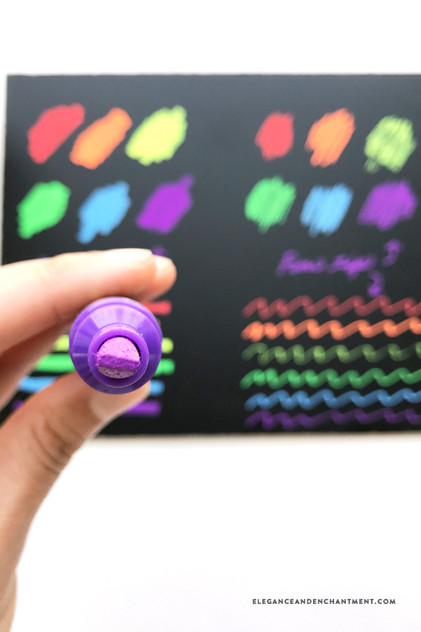 The easiest, cleanest, safest, and most fun way to create chalkboard projects: Versachalk! These colorful chalkboard markers allow you to create tons of artwork + gifts— plus provide a great activity for the kids. In this post, you’ll learn how to take a piece of printable art and transfer it to a chalkboard, mess free. // From Elegance and Enchantment, in partnership with Versachalk. 