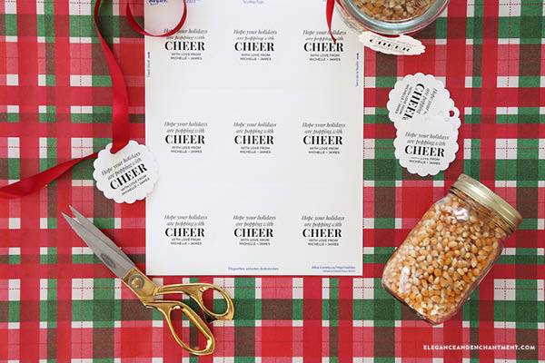 Keep your holiday gift giving simple and elegant with this collection of free printables: stickers, cards and gift tags, all compatible with Avery products for easy printing and assembly. // Designs from Elegance and Enchantment